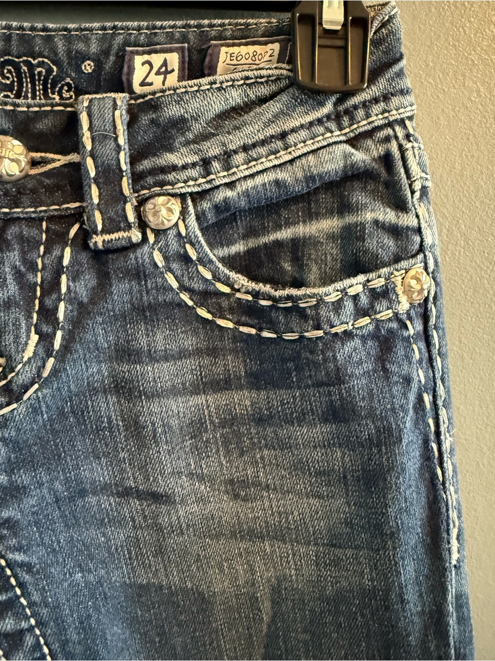 Miss Me Capri Rhinestone Low Rise Jeans - Picture 5 of 9